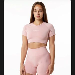 Alphalete Amplify Cropped Top in Blossom Size Small